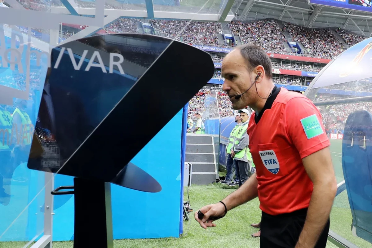 足球 VAR